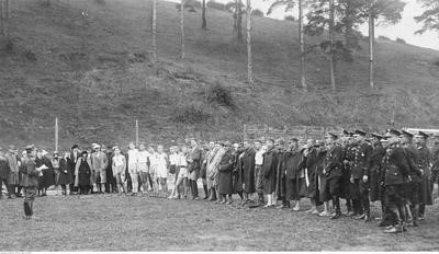 Zawodnicy AZS Wilno biorący udział w trójboju lekkoatletycznym w Wilnie w roku 1927. Zbiory NAC.
