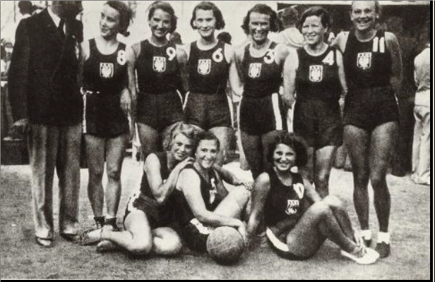 Polskie koszykarki, akademickie mistrzynie świata z Paryża w 1937 roku.