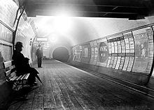 Stacja Queens Road ok. 1900 roku. Fot. https://en.wikipedia.org/wiki/History_of_the_London_Underground